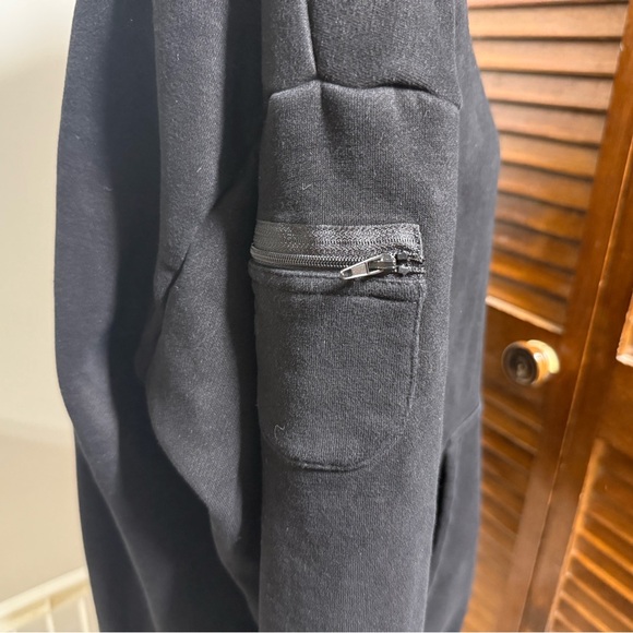 COMFRT Travel Essentials Hoodie - Picture 4 of 13